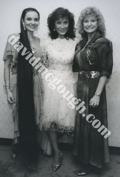 Loretta Lynn, Crystal Gayle, Peggy Sue 1990, NY.jpg